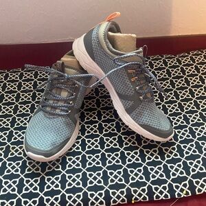 Vionic Women's Gray Sneakers